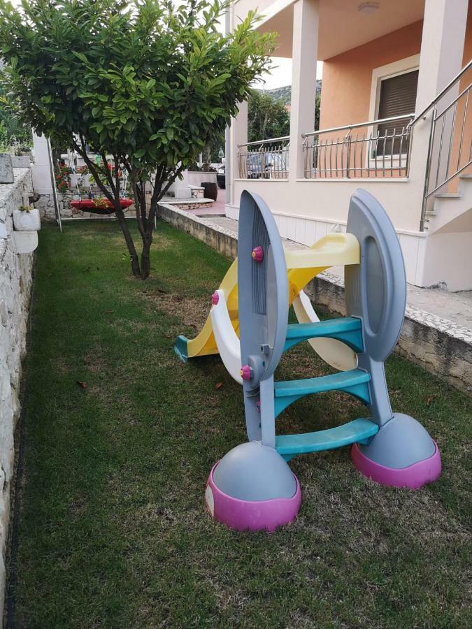 Loni Διαμέρισμα Τρογκίρ Εξωτερικό φωτογραφία